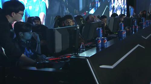 够从容地展 够从容地展